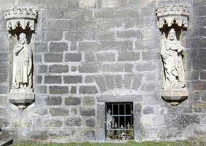 Statues of Prince Bretislav and King Charles IV.