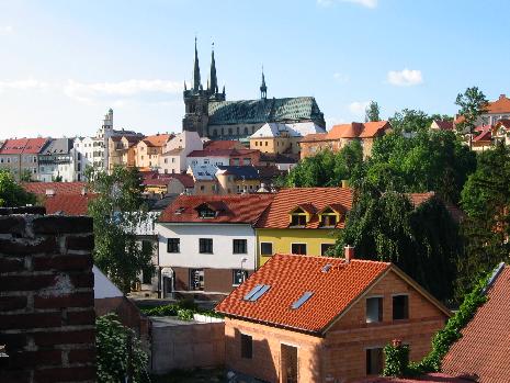 Výhled z přístupového bodu kino směrem na náměstí Výhled z přístupového bodu kino směrem na náměstí