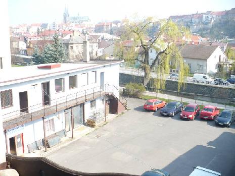 prodejna levného textilu v bývalé tržnici Chrudim prodejna levného textilu v bývalé tržnici Chrudim